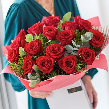 Luxury 18 Red Roses