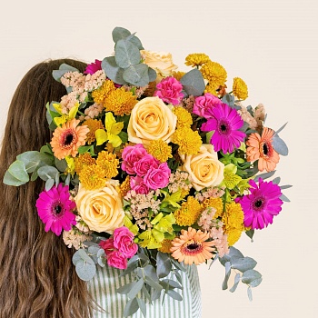 Mamma mia - mixed flower bouquet in orange and pink tones