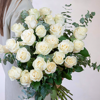 25 White Roses